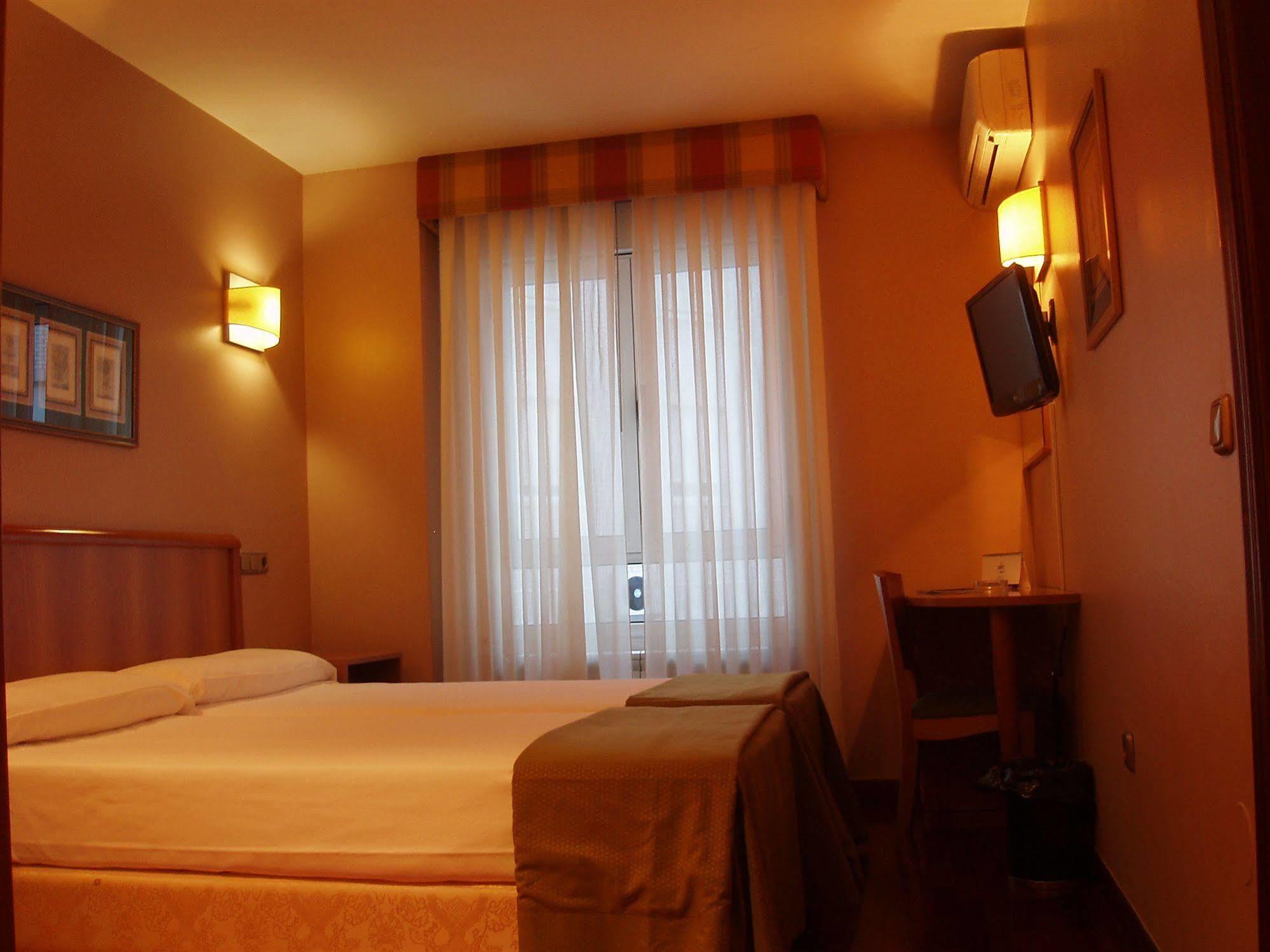 Hotel Carreno Ов'єдо Екстер'єр фото
